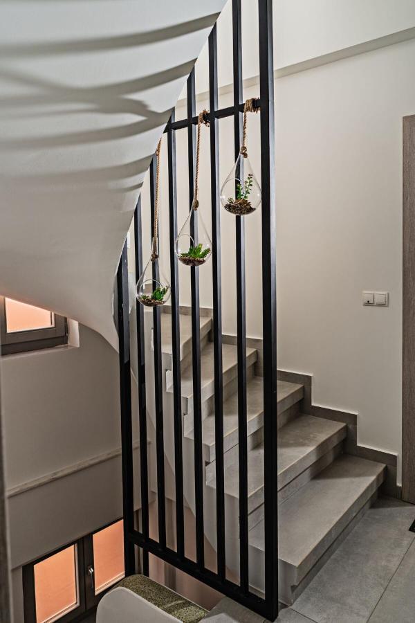 White&Gray Apartment Ретимно Экстерьер фото